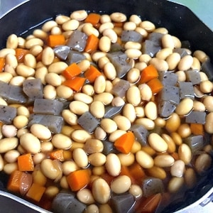 大豆とにんじんとこんにゃくの煮物